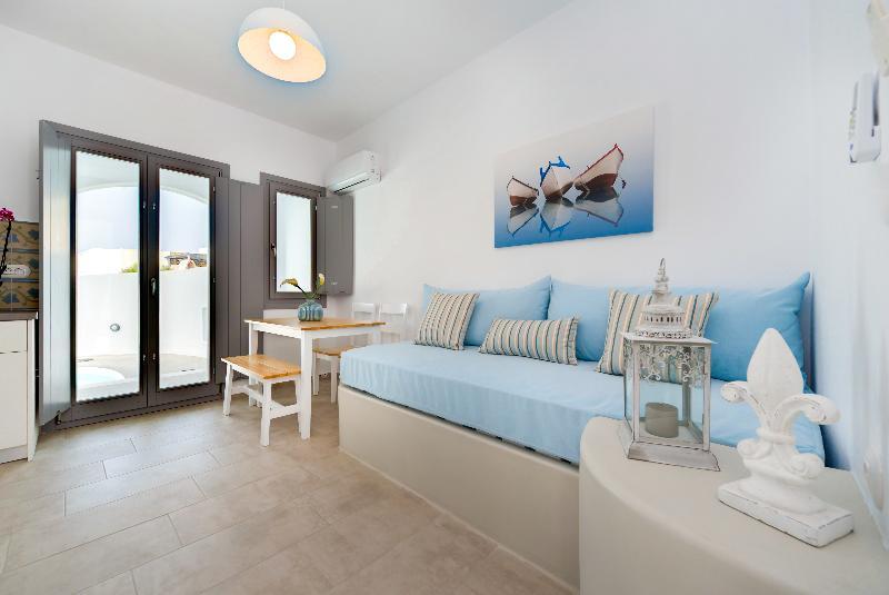 White Harmony Suites 메갈로호리 외부 사진