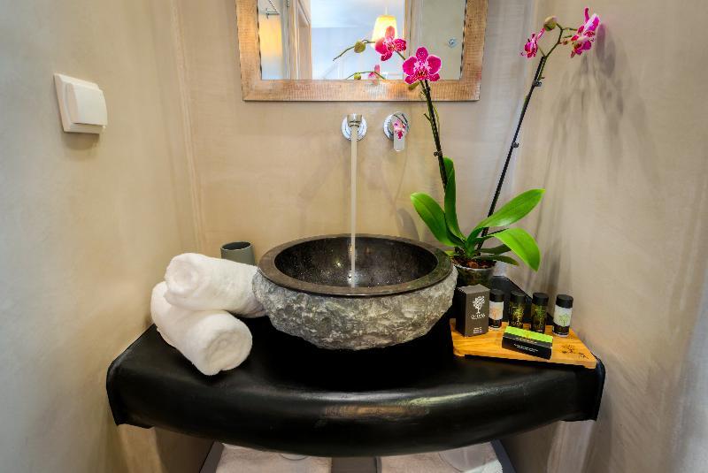 White Harmony Suites 메갈로호리 외부 사진